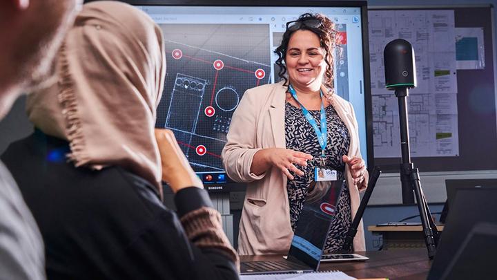 Photograph of Senior Lecturer Hannah Stansfield in a classroom setting with UCEN Manchester students.